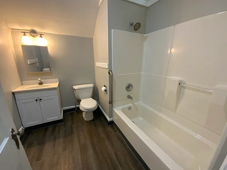 2 bed, 1.0 bath, $1,080 — Photo 10
