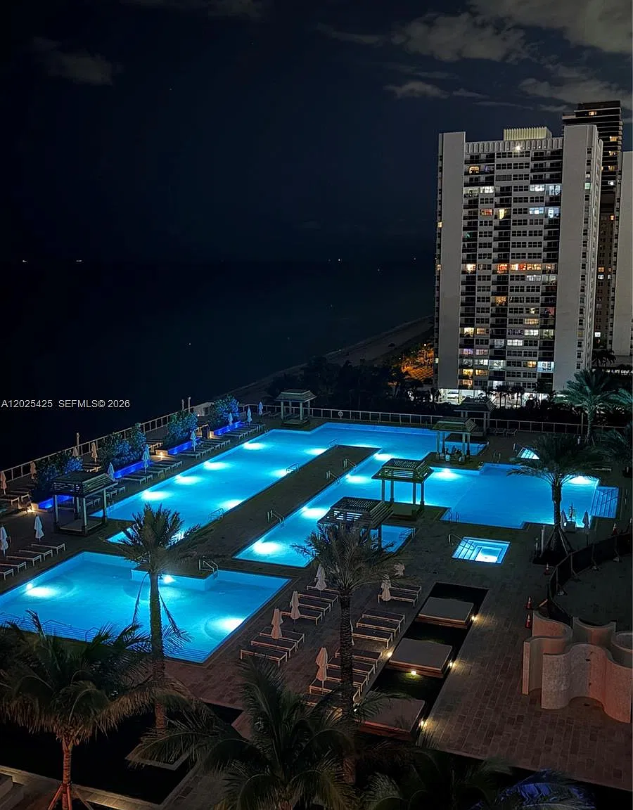 Beach Club Two — Photo 3