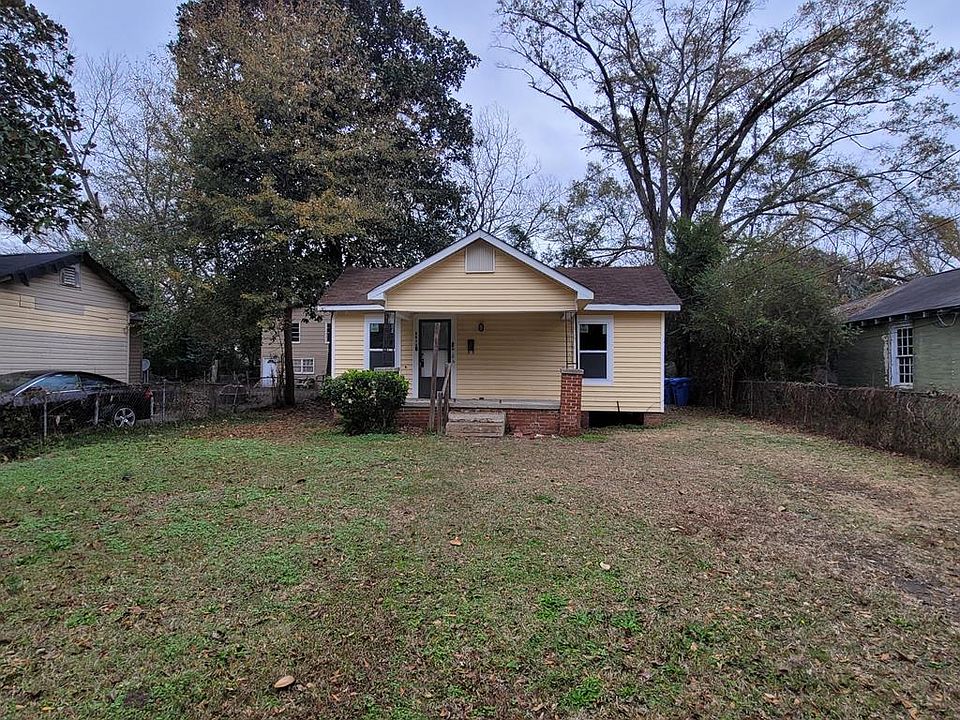 1st image of 2413 Garden Dr