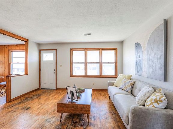 3rd image of 208 N Missouri St