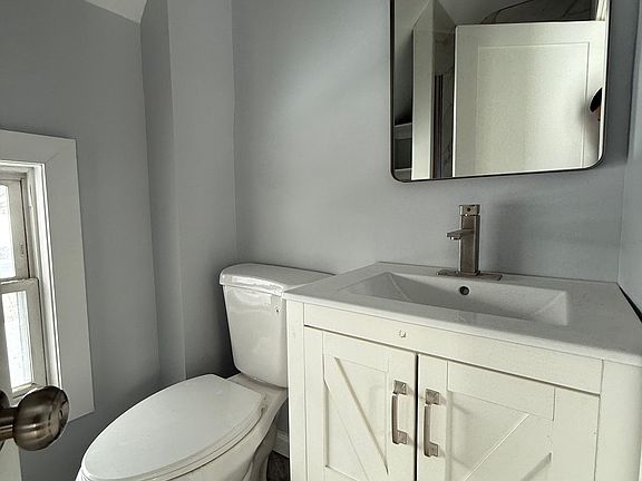 5th image of 146 Mulberry St Floor 2