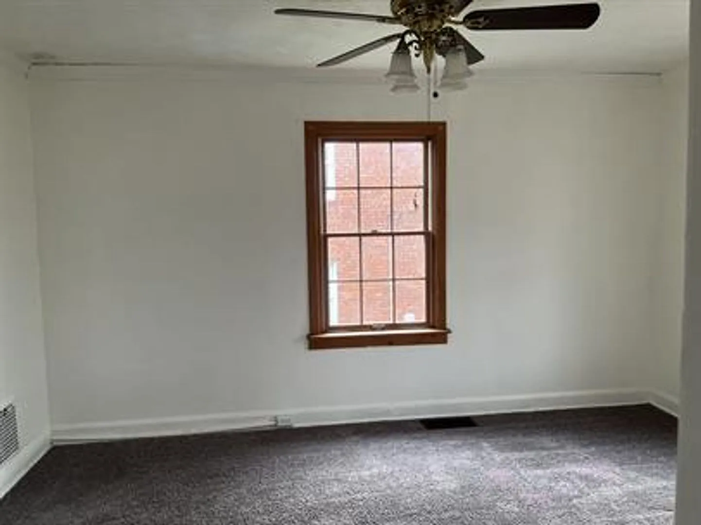 3 bedroom Single Family Home Clairton, PA — Photo 3