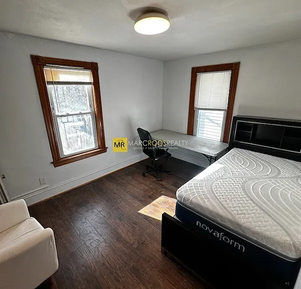 Smythe St — Photo 1