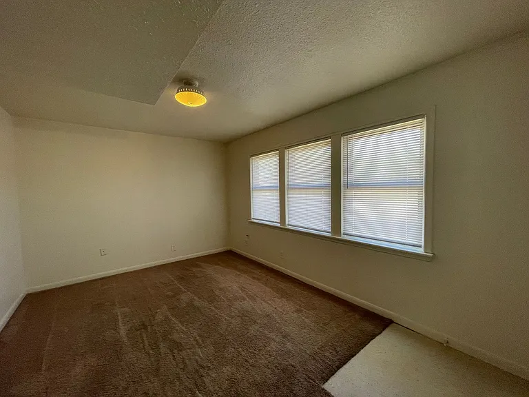 400 Bower Dr — Photo 2