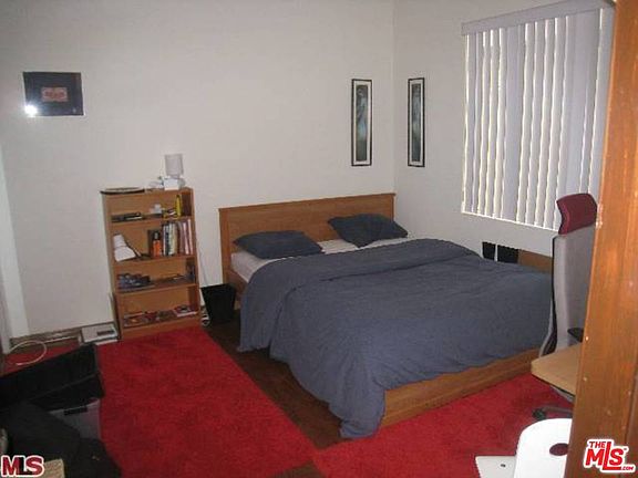 5th image of 331 S Gretna Green Way