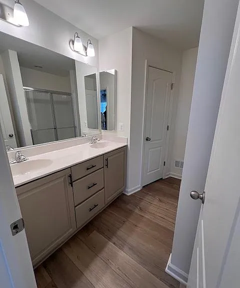 119 Clifton Mnr — Photo 14