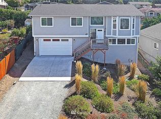 1079 Pinehurst Ct, Camano Island, WA 98282
