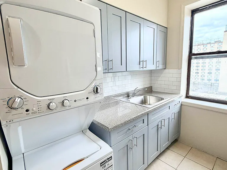 40-04 Bowne St #6B1 — Photo 2