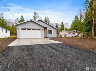 8438 Golden Valley Dr, Maple Falls, WA