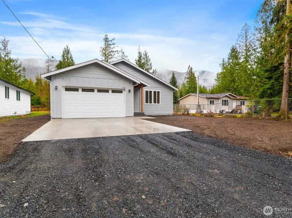 8438 Golden Valley Dr, Maple Falls, WA 98266