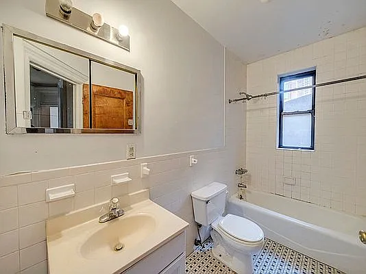 Rented by Jonis Realty | media 5