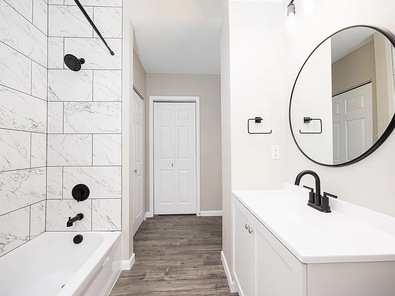 Bathroom / Washer and Dryer
