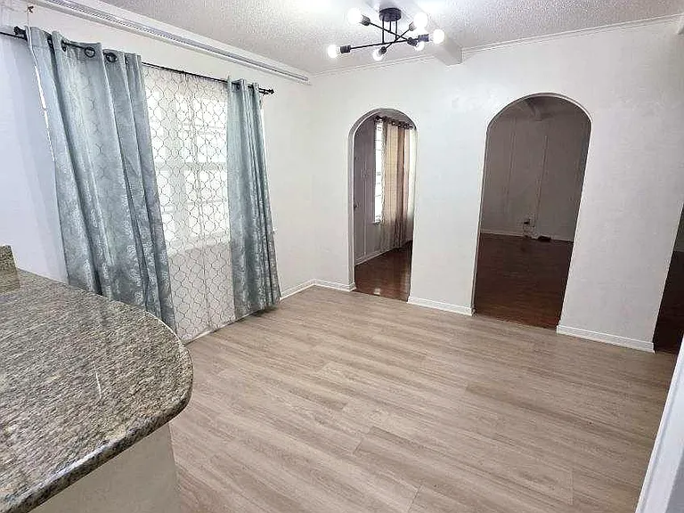 1400 Dartmouth St — Photo 2