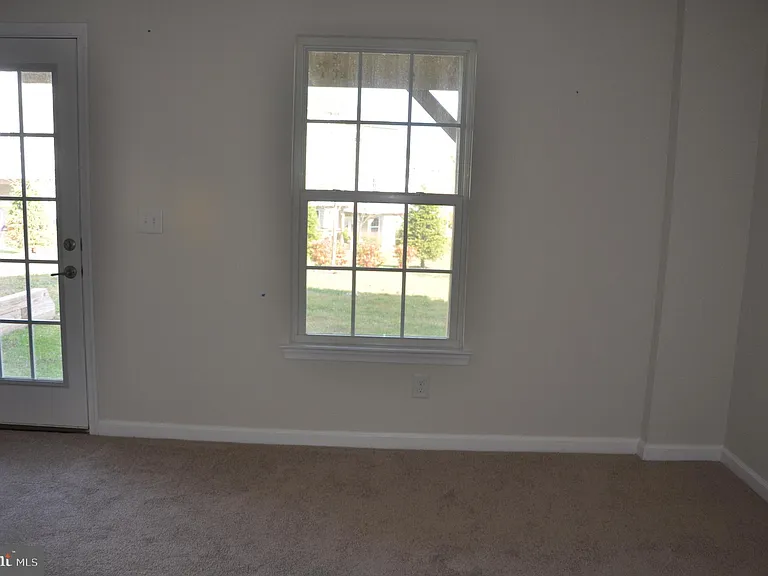 905 Susan Cir — Photo 8