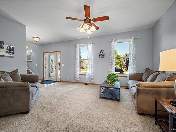 4th image of 219 E Park Ave