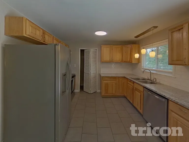 6910 Fielding Cir — Photo 4
