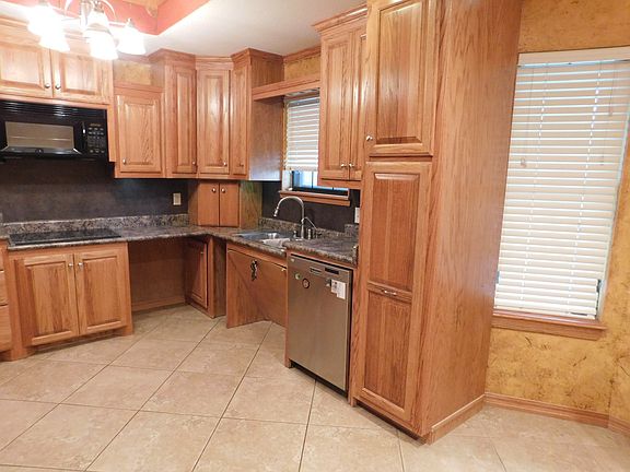 4th image of 1611 N Zimmers St