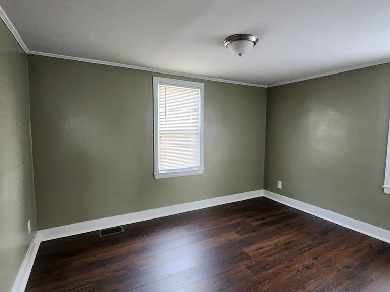 219 E Grand Blvd — Photo 10