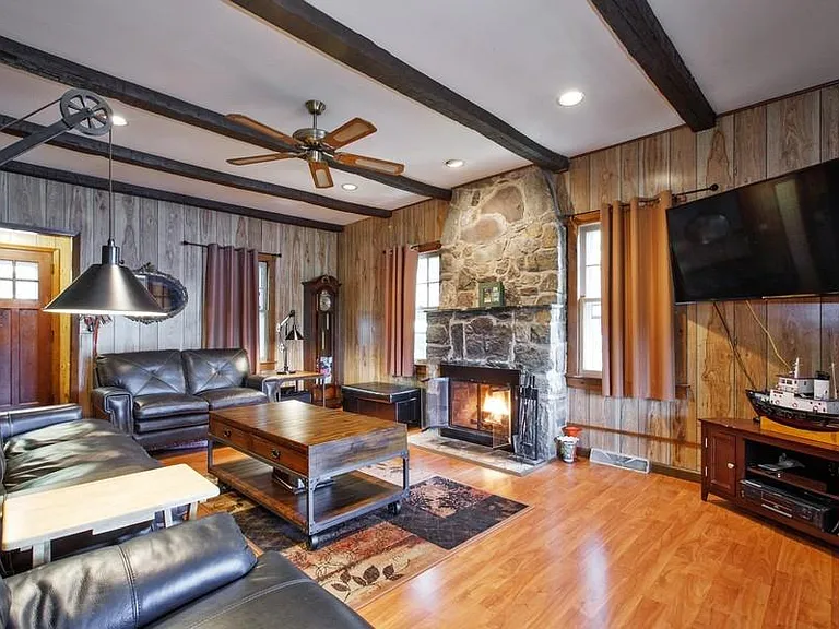 137 Lakeview Ave — Photo 3