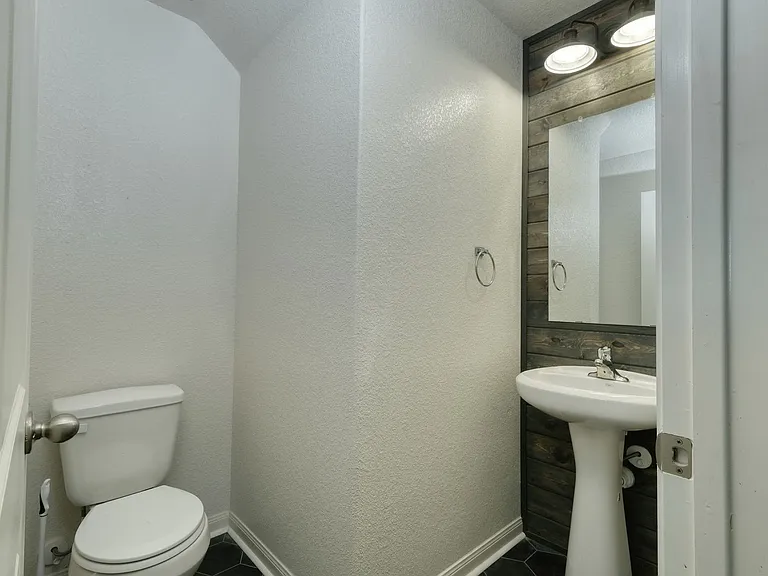 5033 Cressler Ln — Photo 10