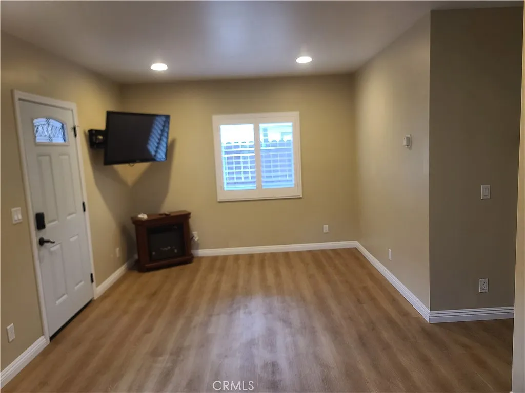 2 bed, 820 sqft, $3,200 — Photo 4