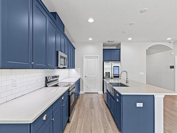 2nd image of 7105 Park Tree Dr
