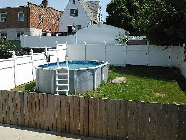 2nd image of 824 Quincy Ave