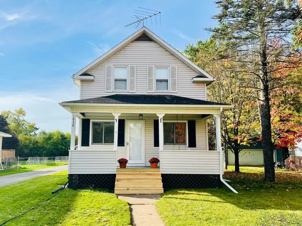 1938 E 26th St, Hibbing, MN 55746