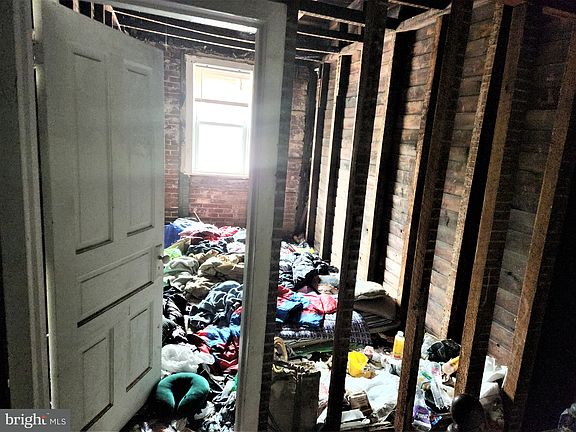 4th image of 1620 W 5th St