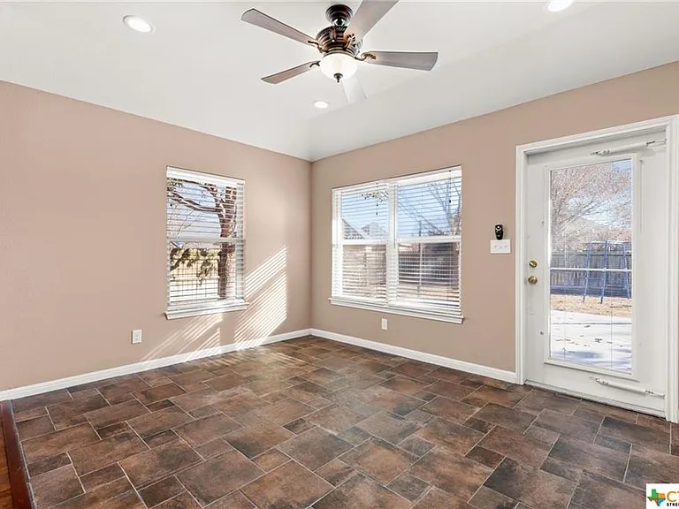 1623 Anna Lee — Photo 11