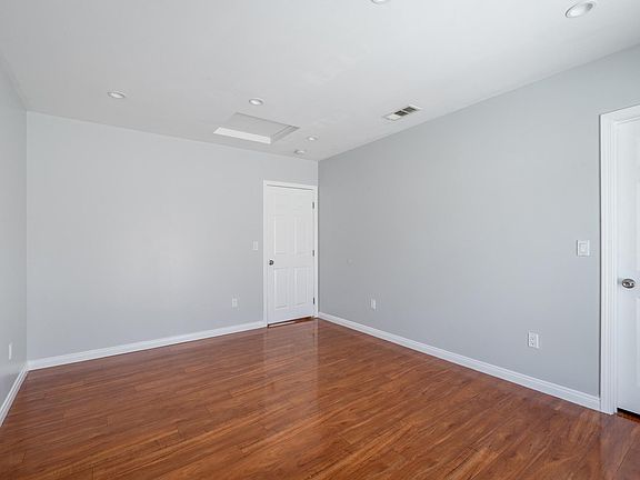 3rd image of 7841 Vantage Ave