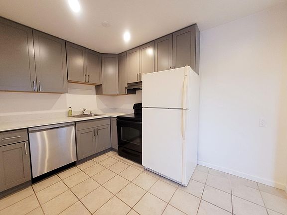 4th image of 2948 Diamond St #1