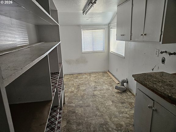 4th image of 512 B St