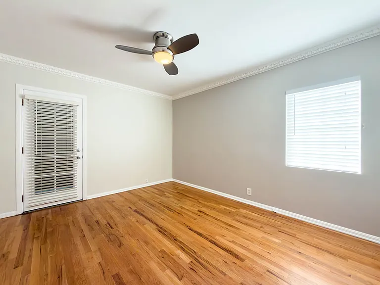 10428 Riverside Dr — Photo 10