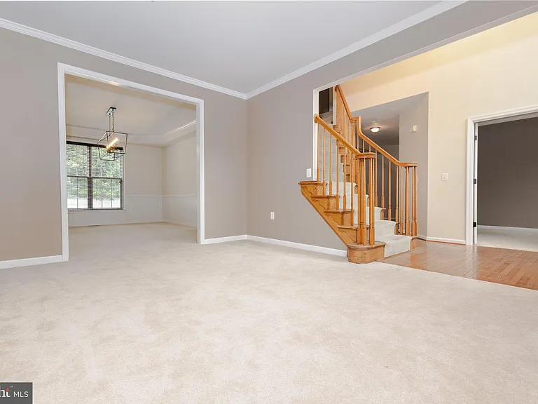 105 Ticonderoga Dr — Photo 4
