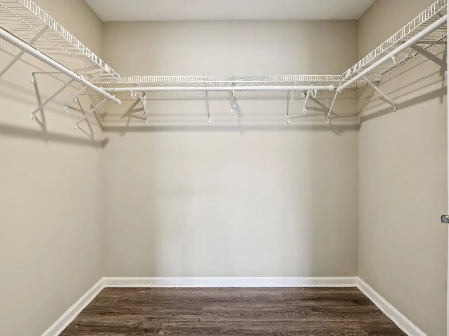 3 bed, 2.0 bath, 1498 sqft, $2,045 — Photo 3