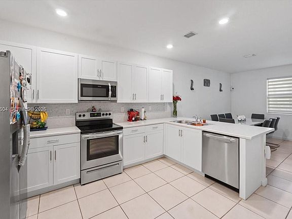 5th image of 2641 SE 12th St