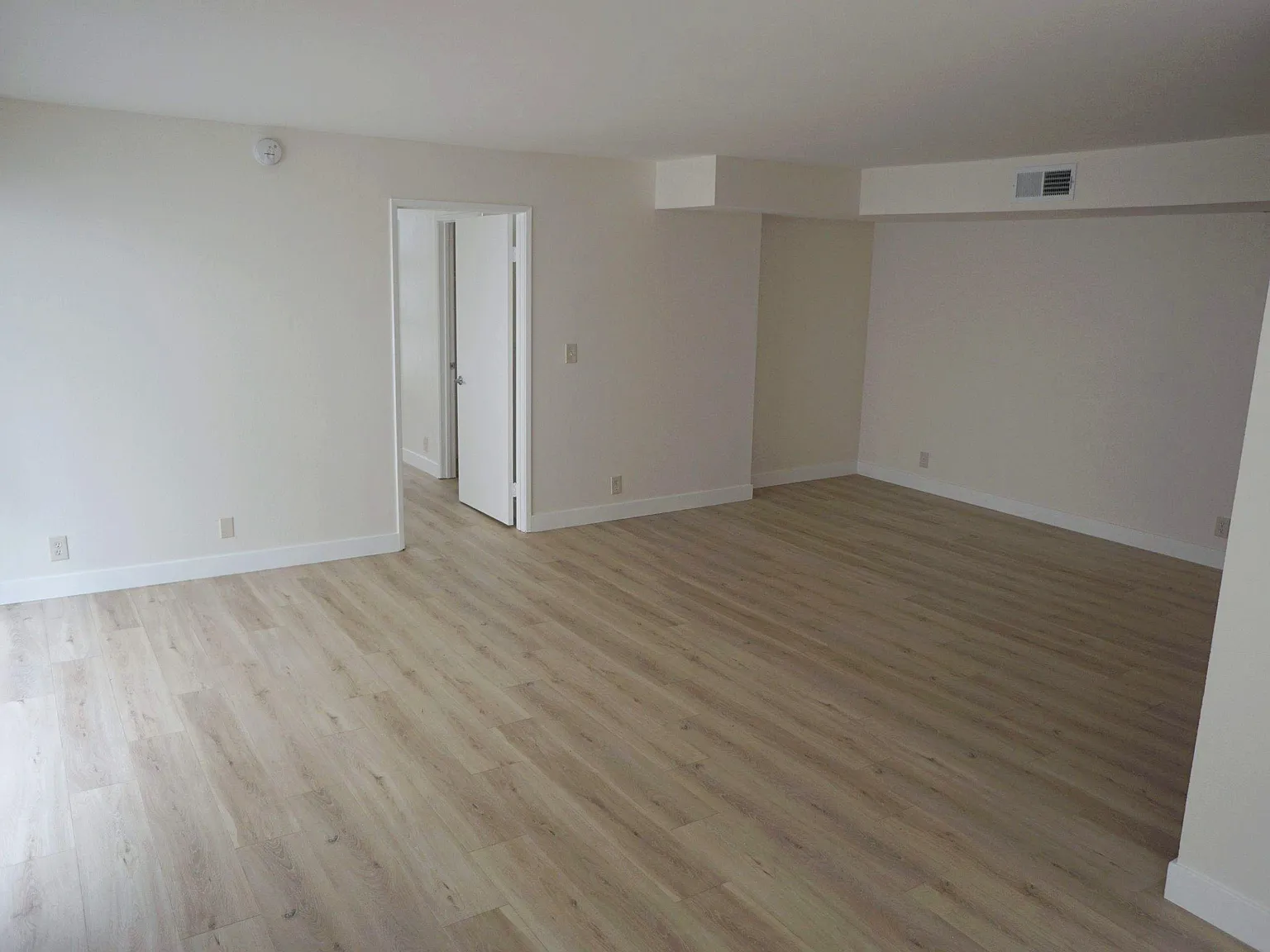 2 bed, 1082 sqft, $3,500 — Photo 2