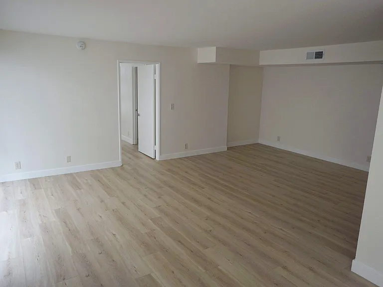 2121 Beloit Ave #206 — Photo 2