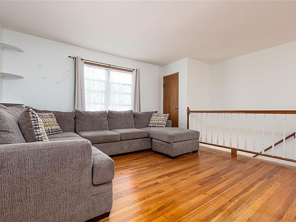 3rd image of 5153 N Palmer Ave