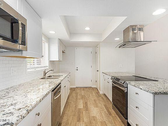 3rd image of 2337 W El Moro Cir