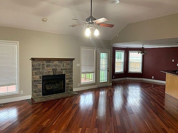 4th image of 827 Ellie Nat Dr