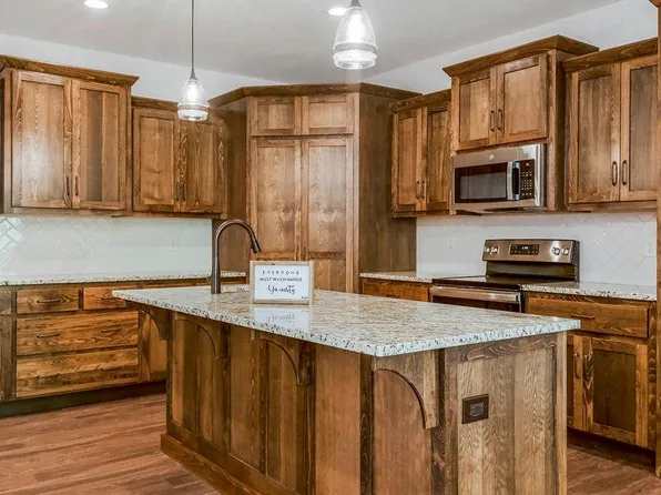 6114 Park St, Shawnee, KS 66216