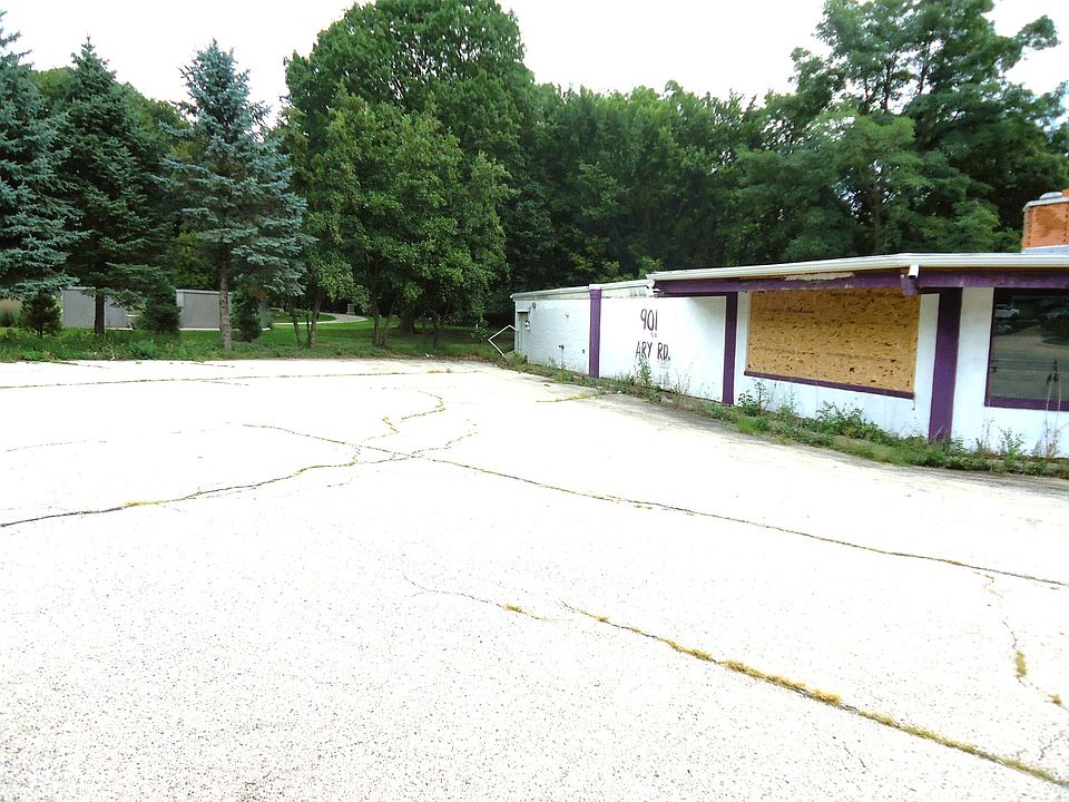 2nd image of 901-915 Cary Rd