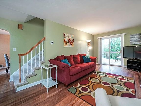 4th image of 3294 Thornwood Dr