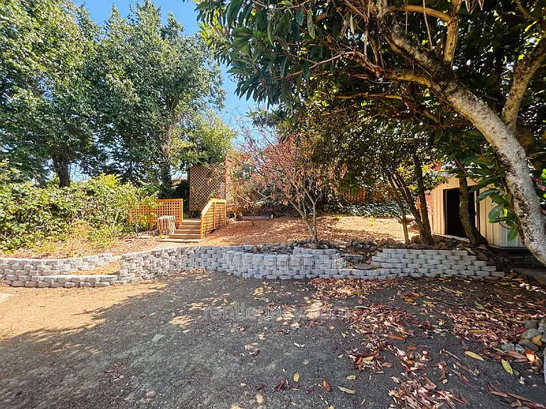 653 Alhambra St — Photo 27
