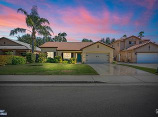 8801 Shore View Dr, Bakersfield, CA 93312