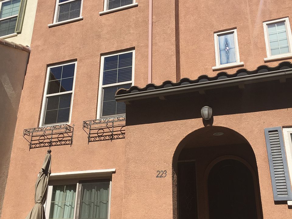 1st image of 223 Marquette Ave