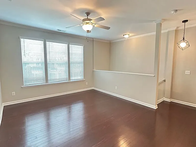 333 Dove Cottage Ln — Photo 2