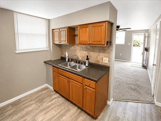 2nd image of 531 Davis St #4